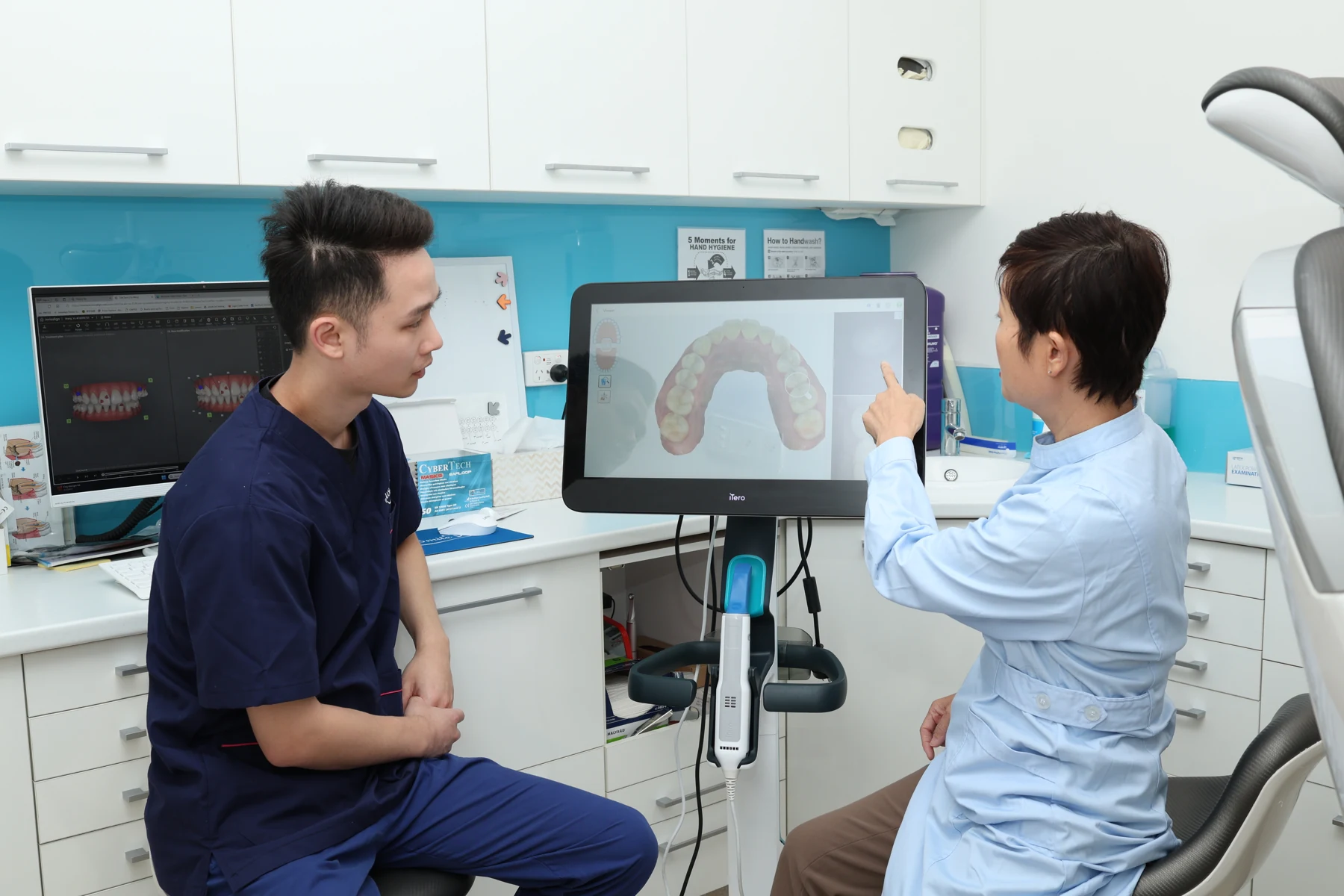Digital scan discussion in the surgery